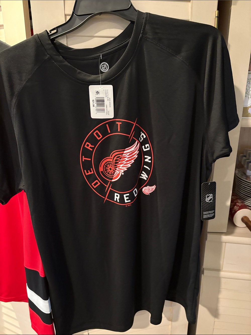 NHL Detroit Red Wings Black and Red Short-Sleeve Tee